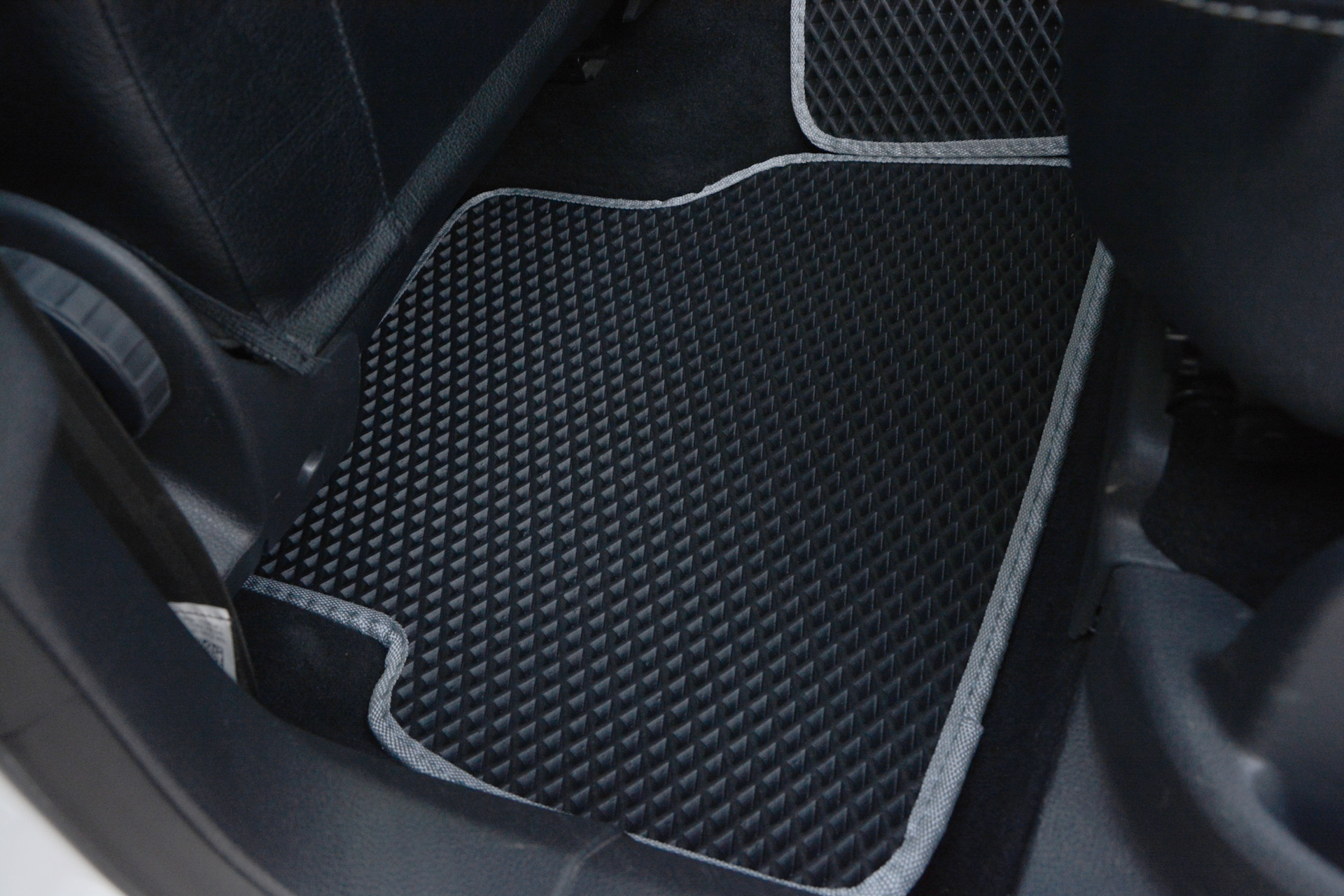 Коврик в салон (EVA)Lada Vesta черный центр серый окантовка. 